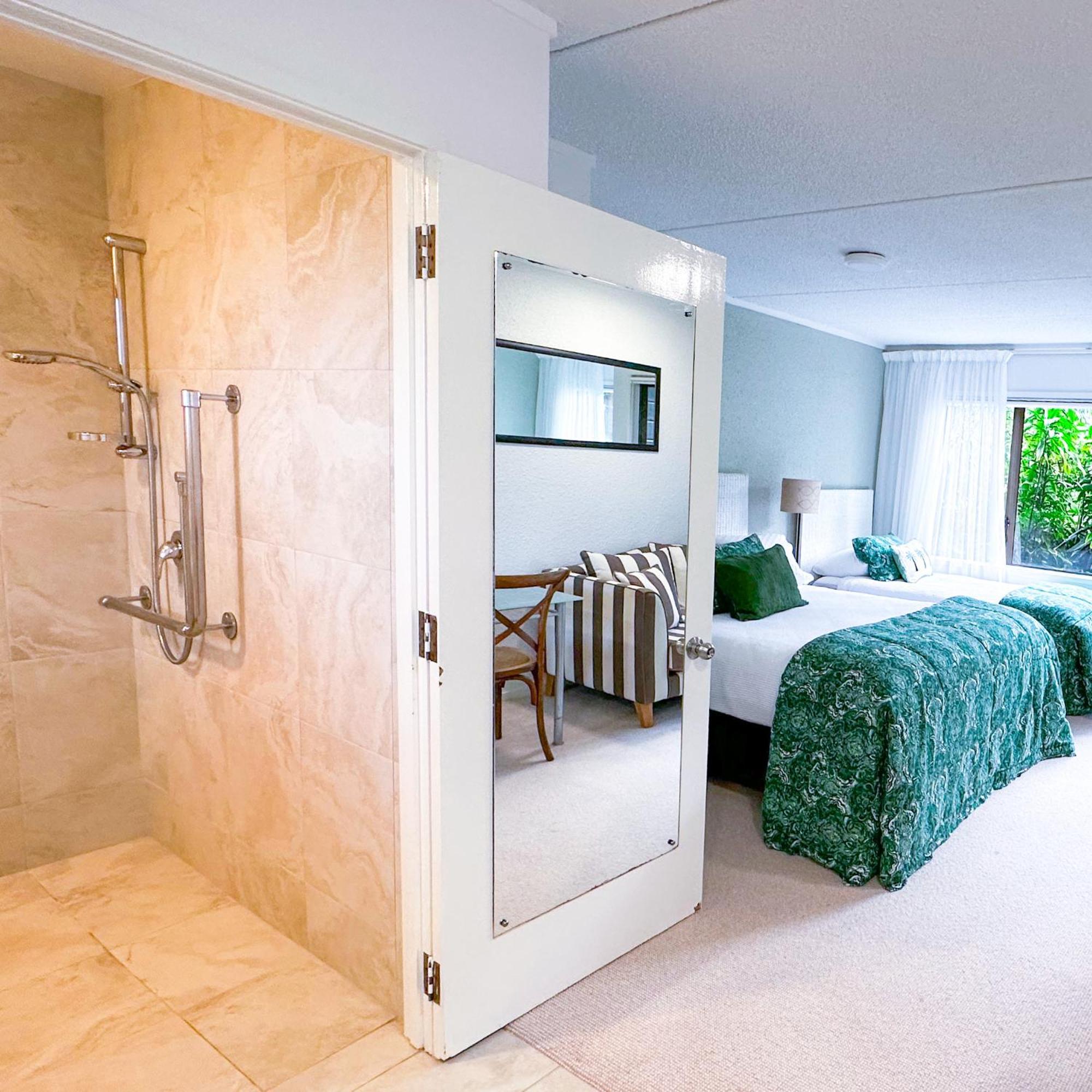 Emerald Inn On Takapuna Beach Auckland Room photo