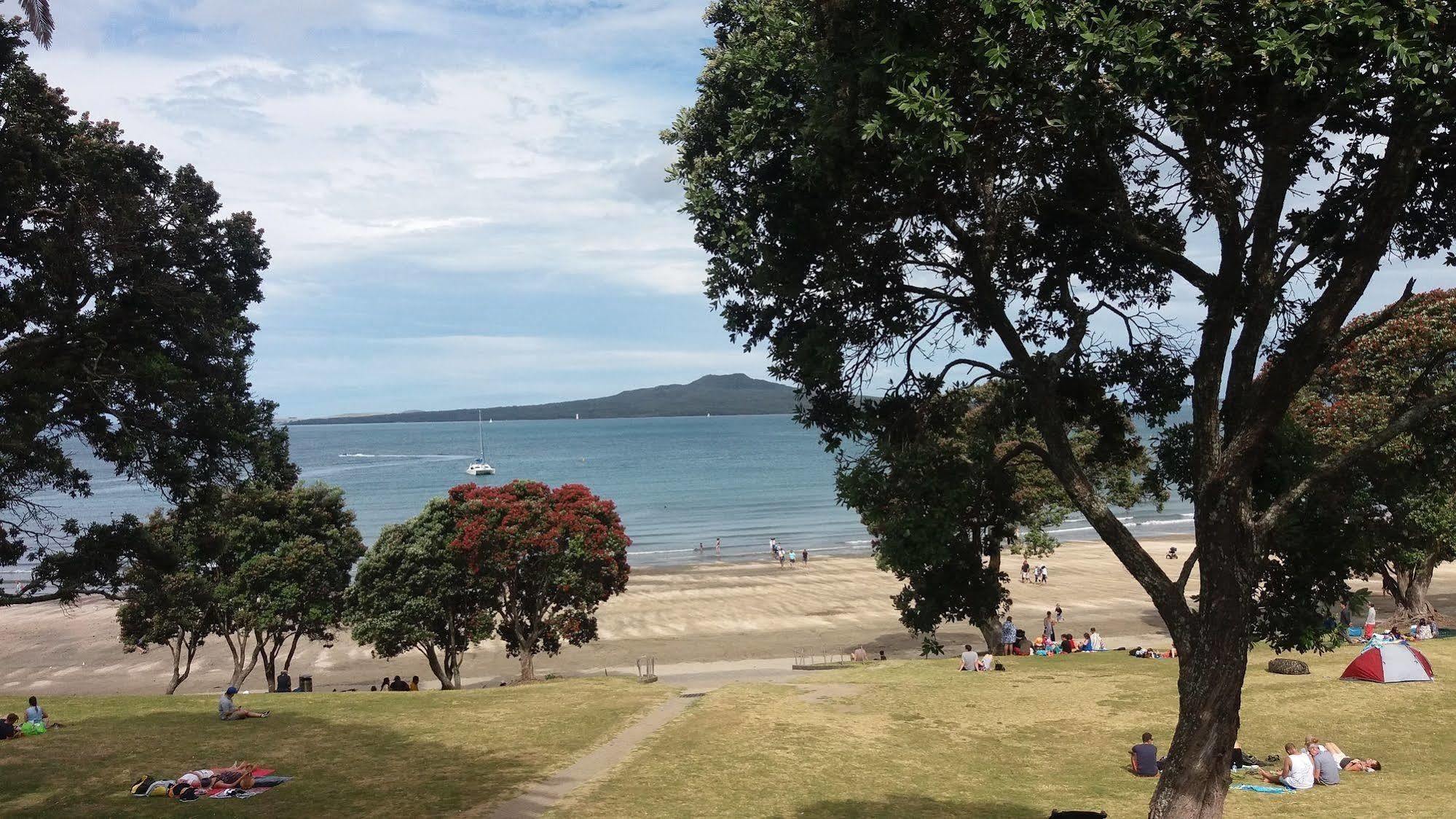 Emerald Inn On Takapuna Beach Auckland Exterior photo
